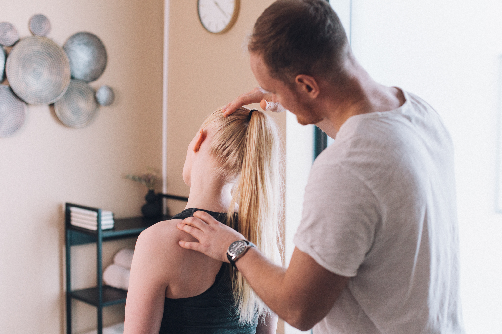 Osteopaatin hoitohuone rauhallisessa ympäristössä